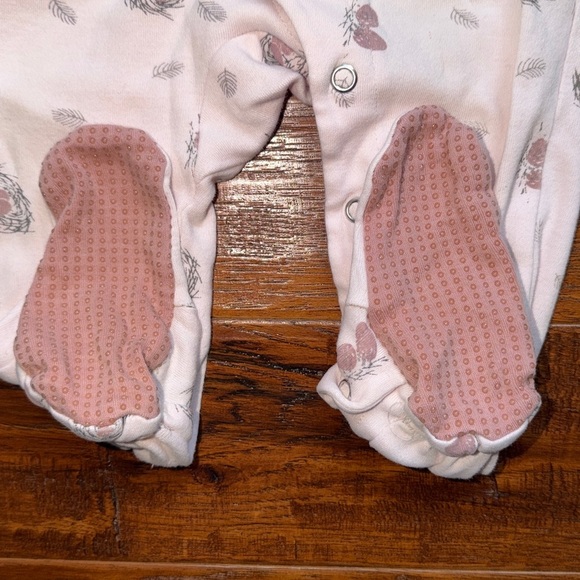 L’ovedbaby Organic Snap Footie in Blush Bird nest print, 9-12m - Picture 7 of 8